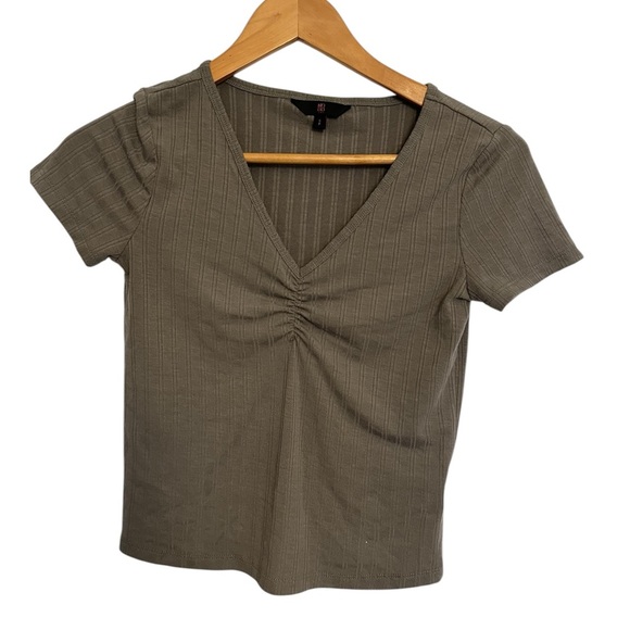 5/20$ Nobo Olive Green V-Neck Ruched Top - Picture 1 of 5